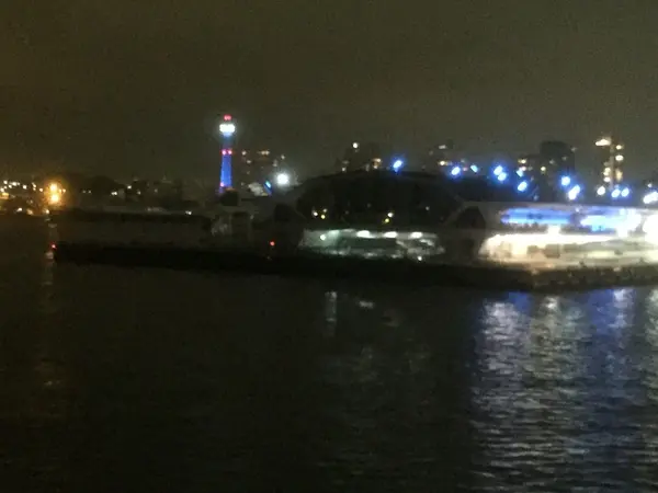 横浜に到着