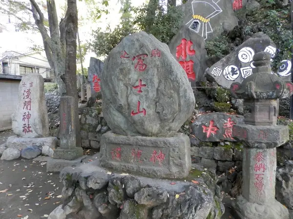 石段下左脇