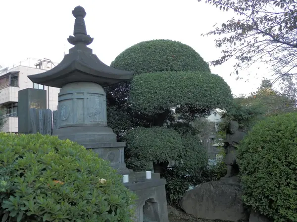 二宮尊徳翁の墓碑
