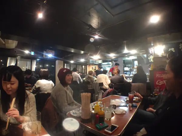 賑わう店内
