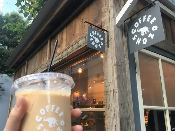 コーヒー以外のメニューもあります。私はキャラメルミルクを飲みました〜〜
