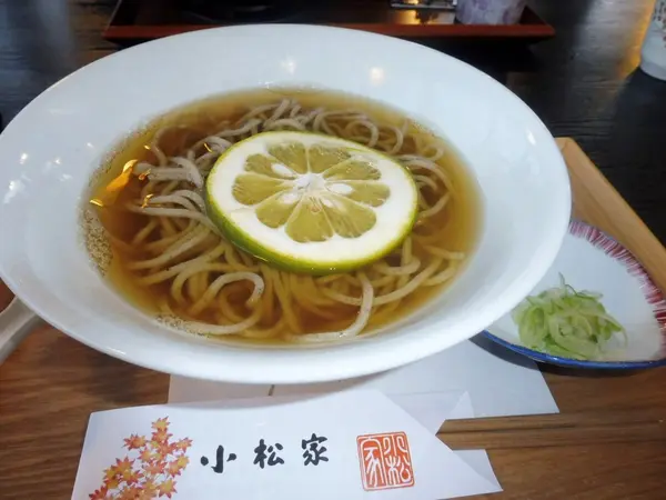 シンプルなかけ蕎麦でした。
