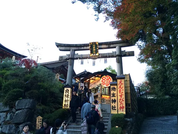 地主神社