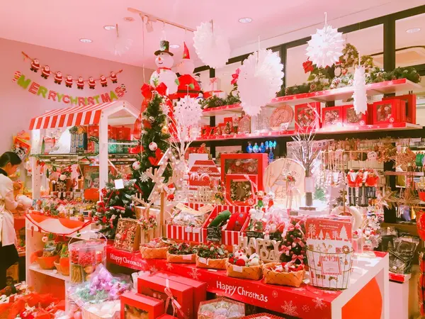 クリスマスグッズがお出迎え