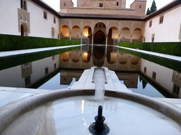 宮殿のパティオ(中庭)