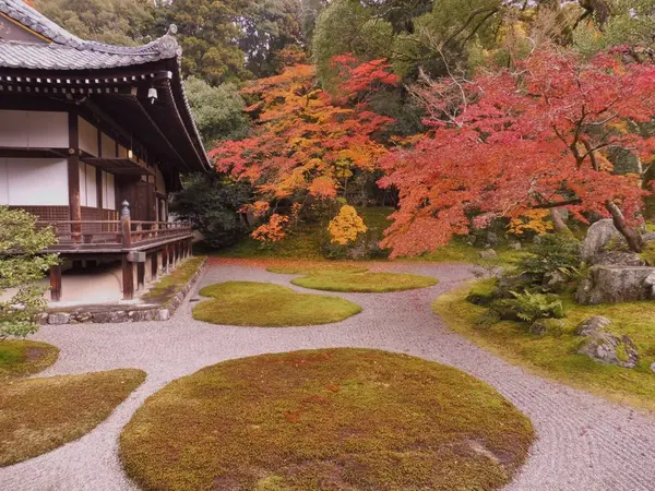 護摩堂前庭園（期間限定公開）