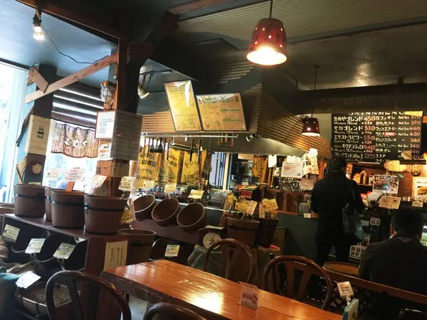 店内には生豆がたくさん。