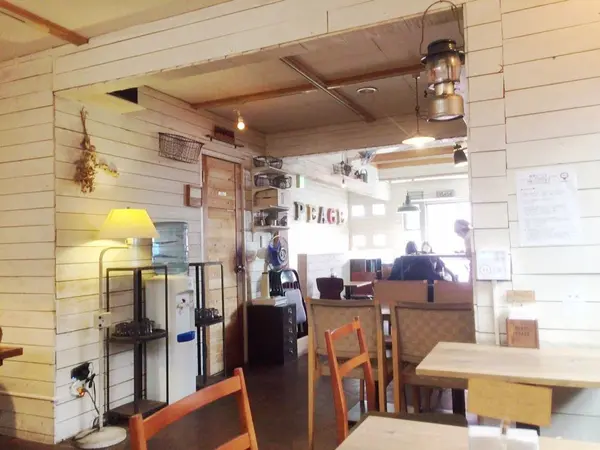 落ち着いた店内