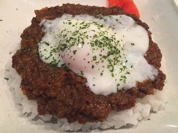 温泉卵のせドライカレー