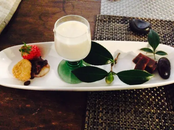 デザートまでついて1300円!