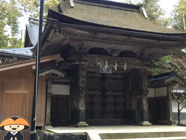 御廟手前の門