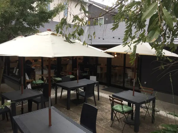 中庭はおしゃれなカフェ♪