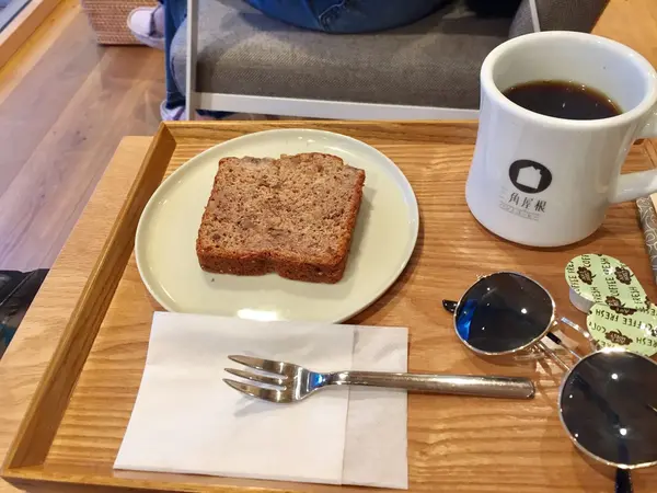バナナブレッドとホットコーヒー