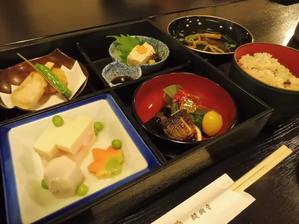 ”恩賜館”でお弁当
