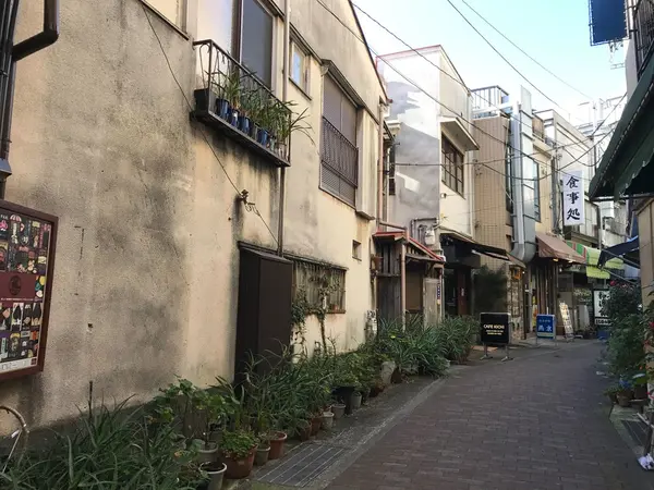 路地裏？