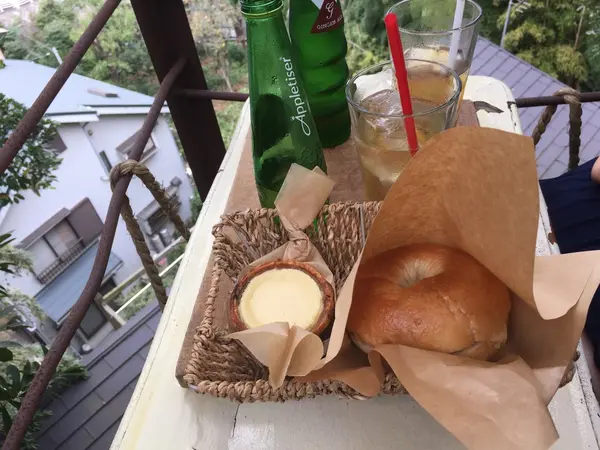 木の上で優雅なランチ(*^ω^*)❤︎