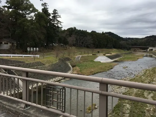 神宮寺川沿いに、龍潭寺に挟まれた場所に