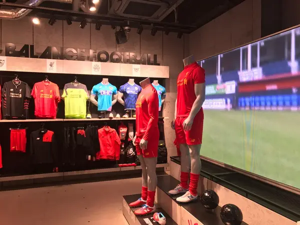 サッカーへ進出