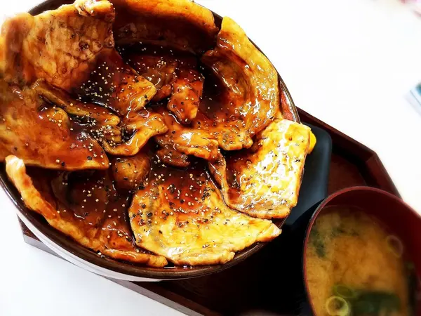 ボリューム満点！豚丼