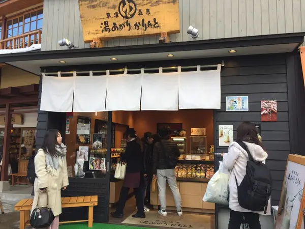 大人気で店内は人がいっぱい！