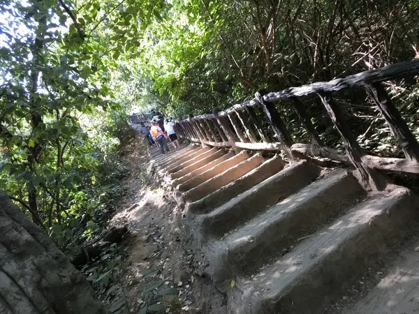 急な階段