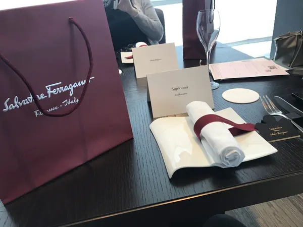 今回はフェラガモとコラボ