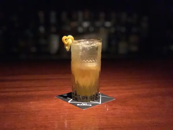 赤レモンのカクテル