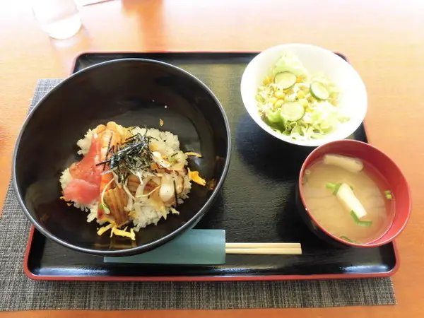 海鮮丼定食