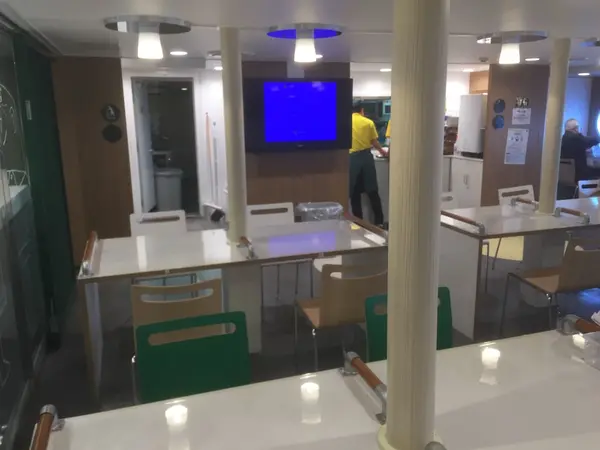 明るい店内