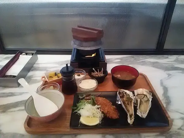 炊き立て牡蠣ご飯の牡蠣尽くし御膳