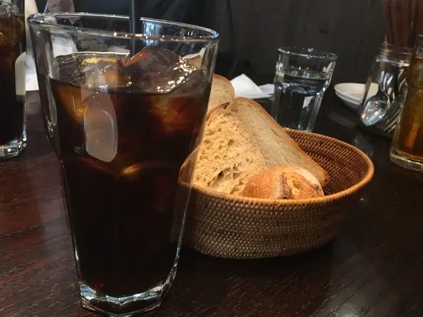 おかわり自由なランチタイムのパン