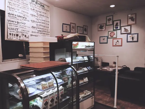 店内は綺麗とはいえないけどアットホーム