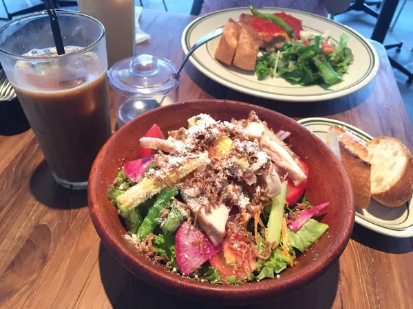 サラダセットと鶏肉のソテー
