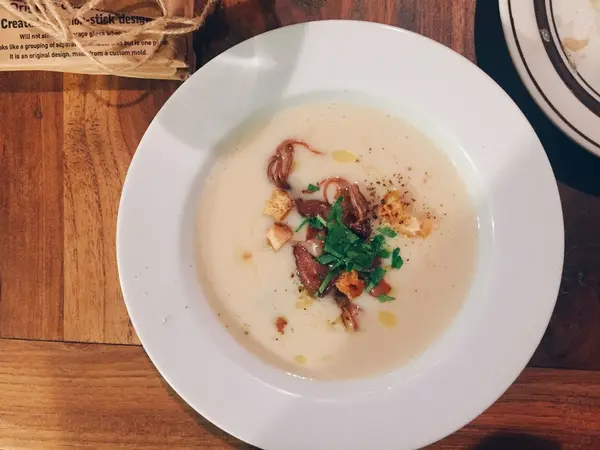 新玉ねぎとホタルイカのポタージュ