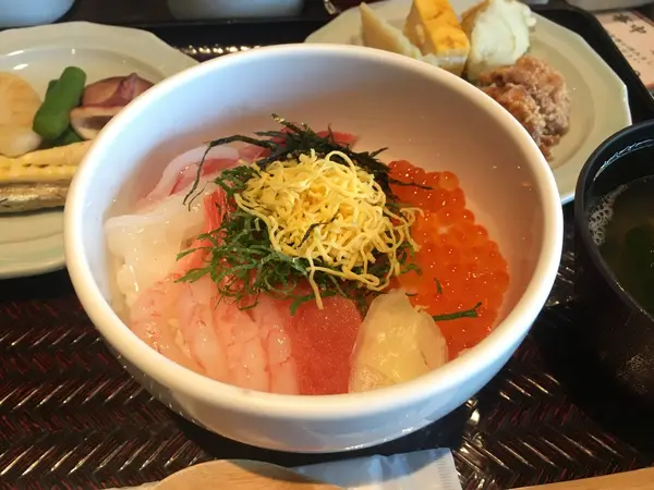 タラバガニ汁と一緒に海鮮丼♡