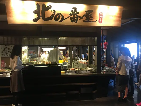 中にはお母さんと呼ばれるスタッフさんがいるので食材について聞いてみることかできます