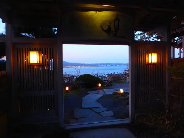 入り口門も海が見えて素敵でした✨