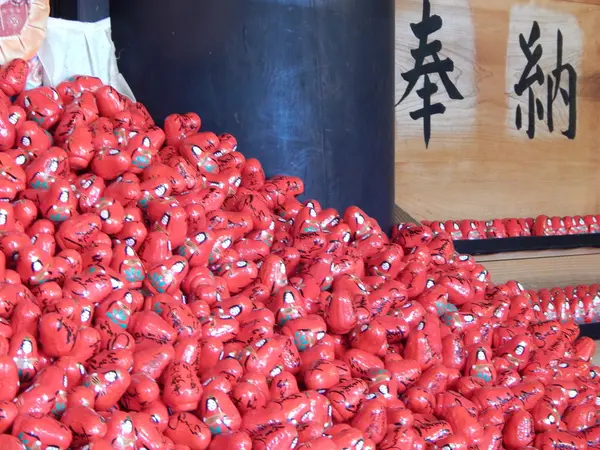 弁天さまの「幸せ願いだるま」