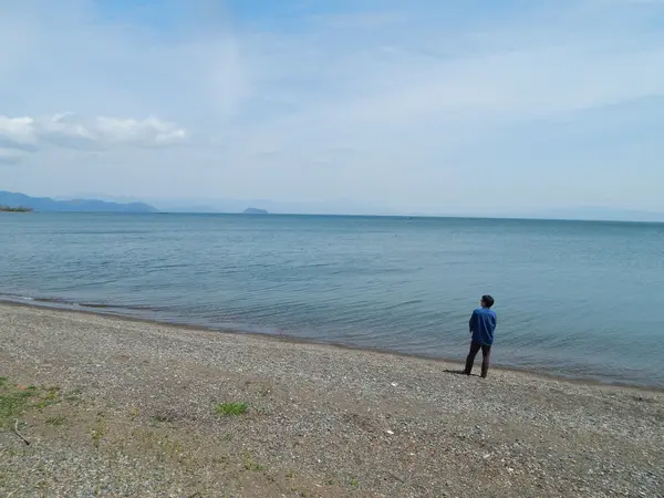湖岸にも降りられます