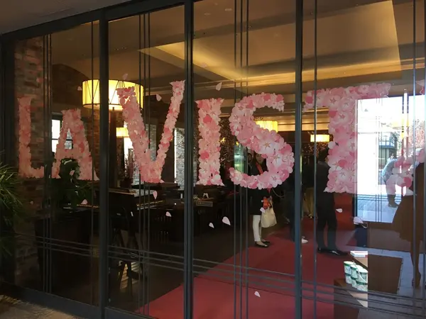 桜シーズンなので、ロビーは桜がたくさん🌸