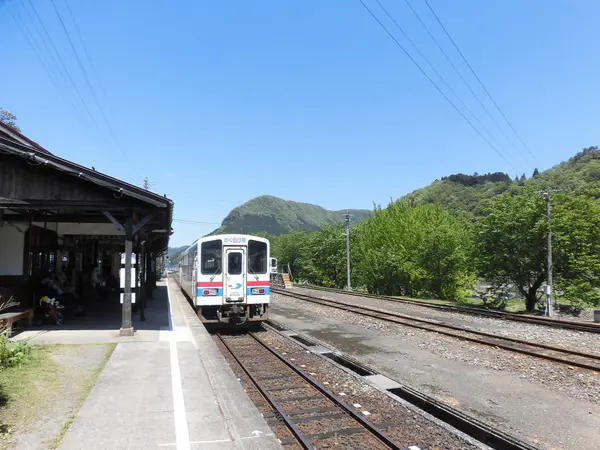 若桜駅のホームに
