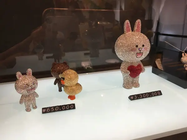30万以上のキラキラコニーが売ってました！⭐︎笑