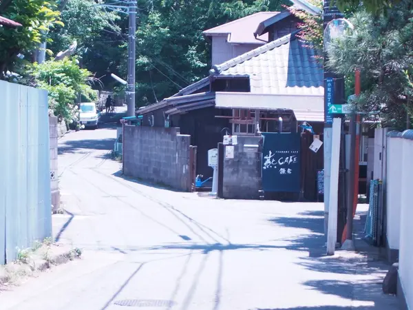 通りをちょっと曲がると現れるお店