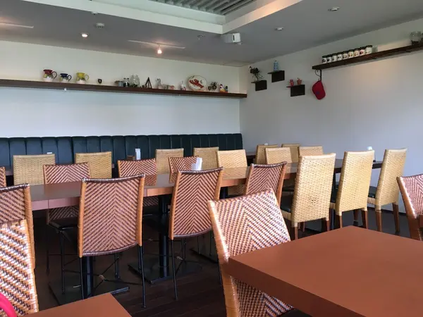 広々とした開放感のある店内
