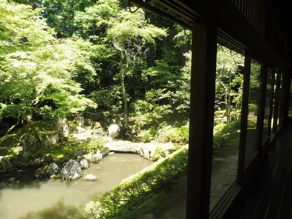 歴史を感じる奥書院庭園