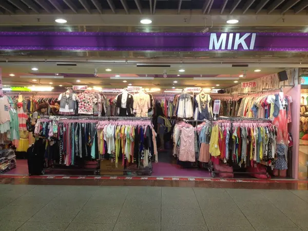 若い子向けの洋服屋さん「MIKI」