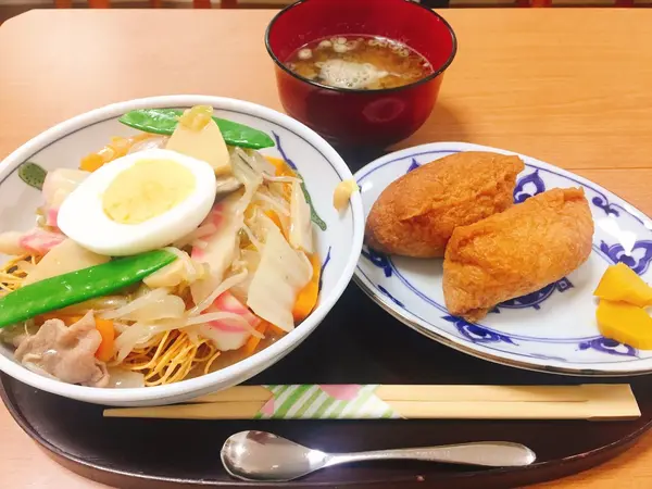 皿うどんといなりのセット！