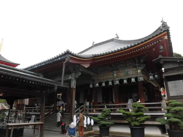 中山寺境内
