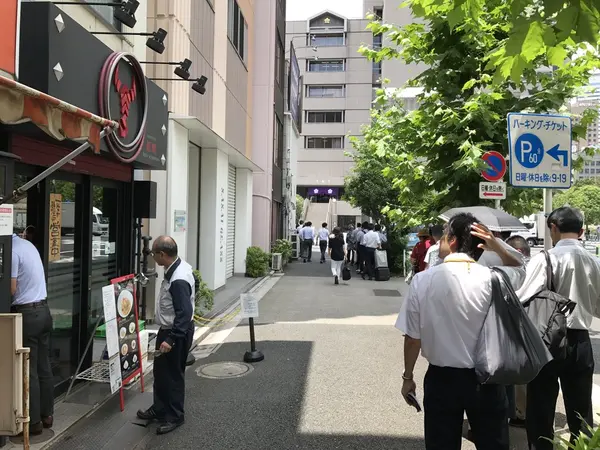 湊屋さんの行列