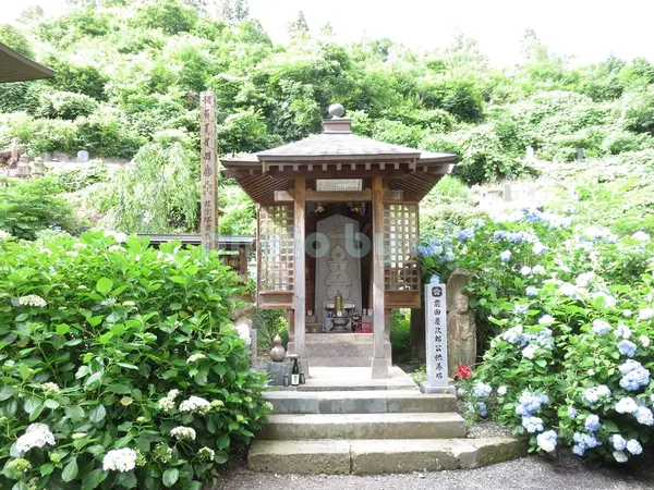 前田慶次供養塔